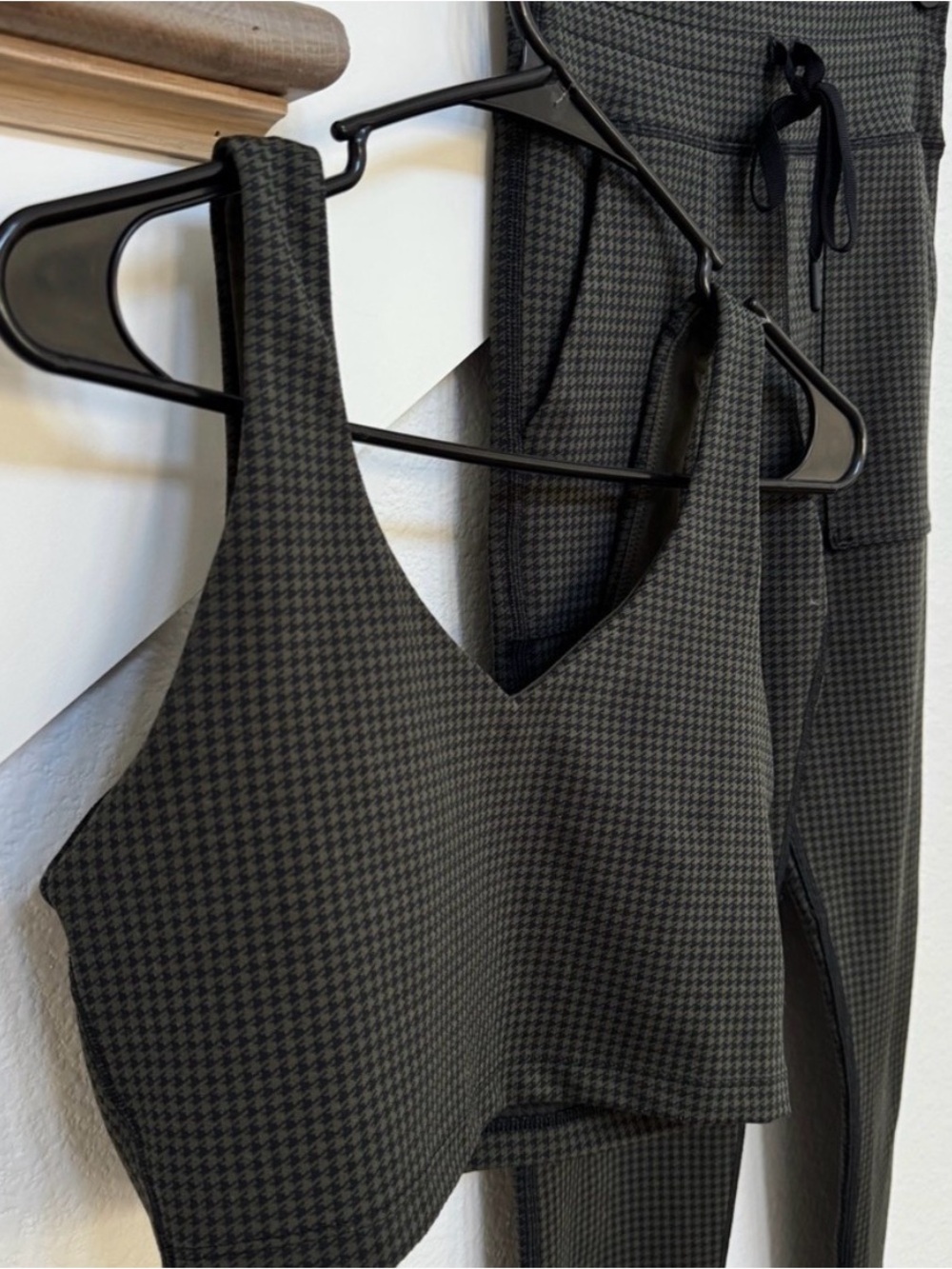 Aerie Mini Houndstooth Sports Bra - Picture 3 of 5